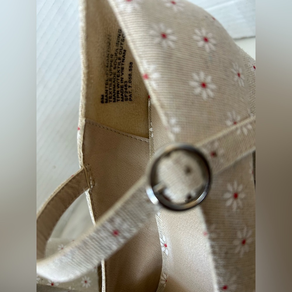 MADDEN GIRL MANTLE DAISY PRINT MARY JANES Sz.8. MINOR IMPERFECTION SEE PHOTOS. - Picture 7 of 10